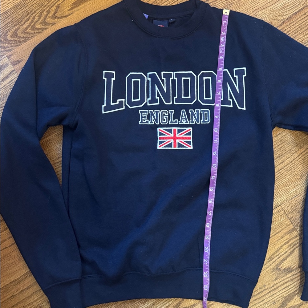 NWT Women's Embroidered Navy London England Sweatshirt Size S - 70% Cotton  SOFT - Picture 11 of 15